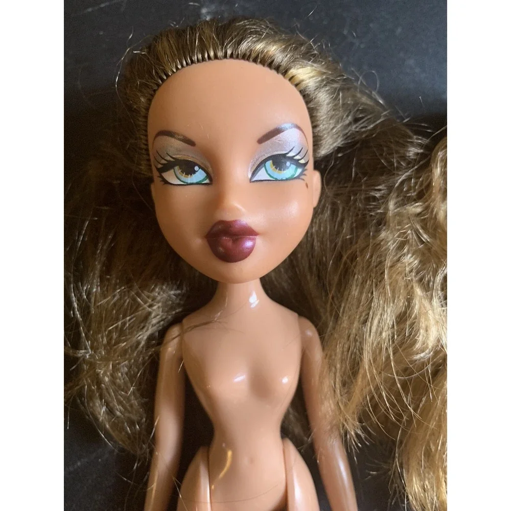 MGA - Bratz - Lot of 6 Vintage Dolls Lot - NUDE / NO SHOES! Yasmin Sasha Cloe